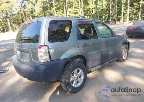 2005 Ford Escape Xlt z USA, uszkodzony, nr VIN 1FMYU03115KD87970